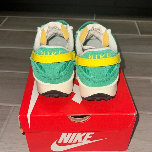 Nike Waffle Debut Wing Women Sneakers - Picture 3 of 4